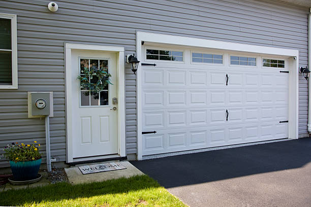 24/7 Emergency Garage Door Panel Replacement experts in Los Angeles, CA